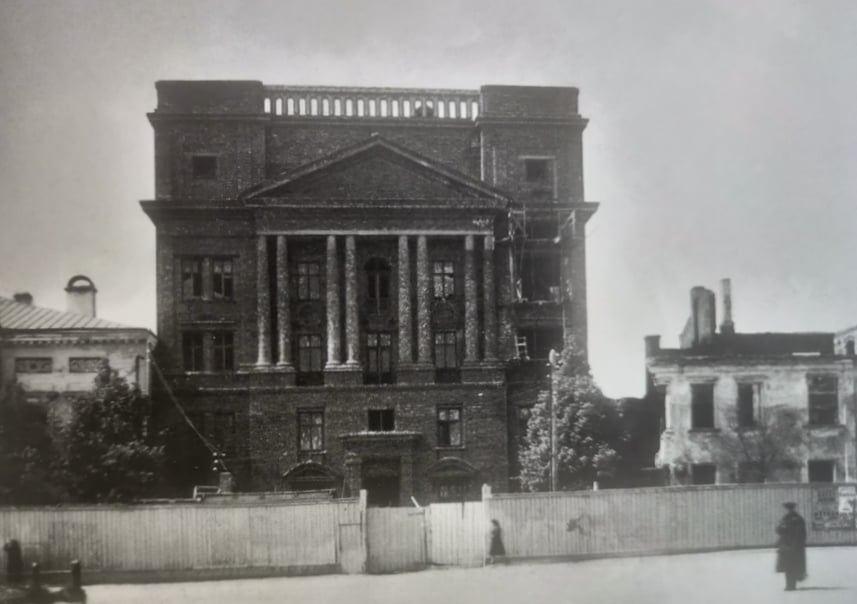 Архікатэдральны касцёл перабудаваны пад Дом фізкультуры