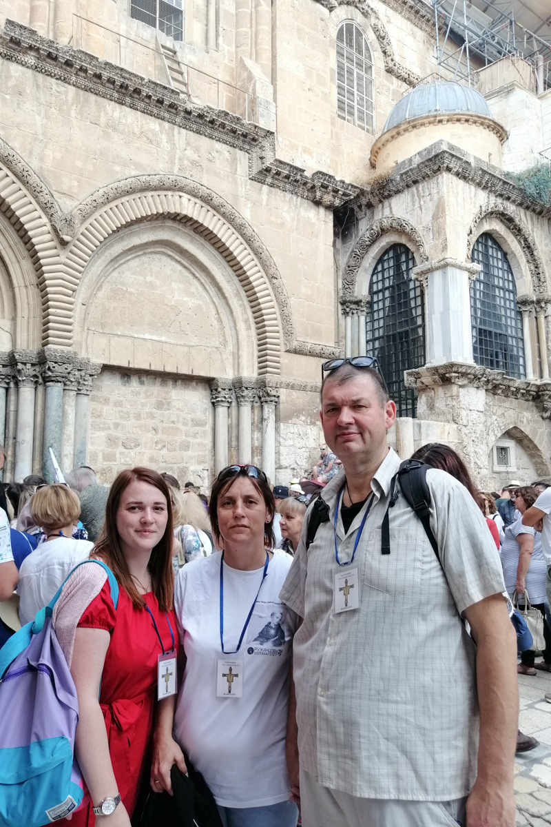 З сям'ёй на Святой Зямлі